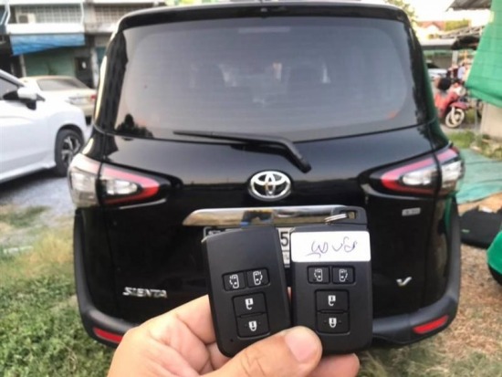 รับทำกุญแจรีโมทรถยนต์ Toyota